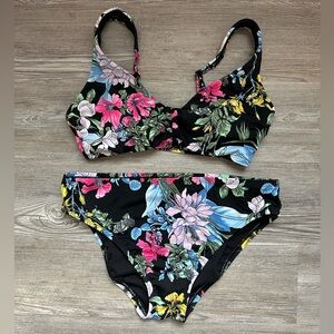 EUC Time and Tru 2 piece floral print swimsuit size small